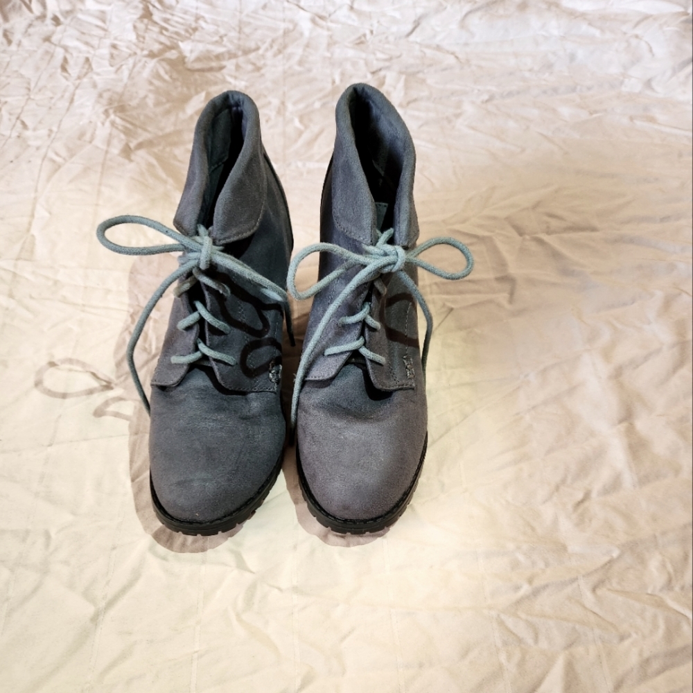 Heeled Rampage boots, size 7 1/2